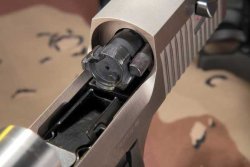 Seltenheit im Pistolenbau: Die Desert Eagle Pistolen verriegeln mittels eines Drehwarzenverschlusses... Seltenheit im Pistolenbau: Die Desert Eagle Pistolen verriegeln mittels eines Drehwarzenverschlusses...