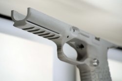 ARSENAL FIREARMS führt aluminiumlegierte Rahmen für die Pistole Strike-One ein ARSENAL FIREARMS führt aluminiumlegierte Rahmen für die Pistole Strike-One ein