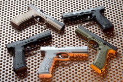 ARSENAL FIREARMS führt aluminiumlegierte Rahmen für die Pistole Strike-One ein ARSENAL FIREARMS führt aluminiumlegierte Rahmen für die Pistole Strike-One ein