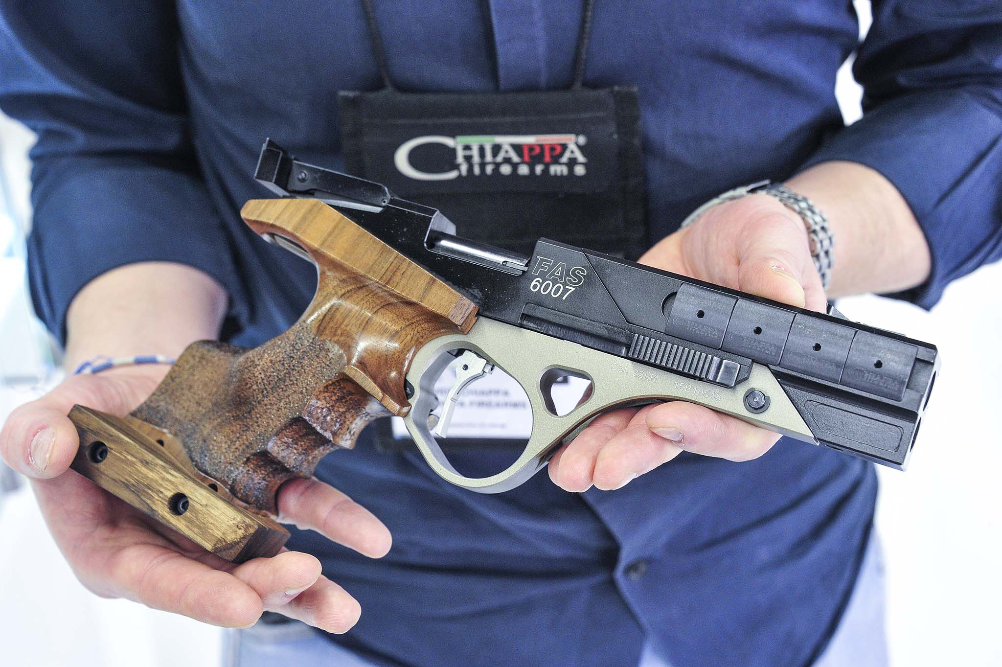 chiappa-firearms: CHIAPPA FIREARMS FAS 6007 Pistole und FAS 611 PCP-Druckluftgewehr chiappa-firearms: CHIAPPA FIREARMS FAS 6007 Pistole und FAS 611 PCP-Druckluftgewehr