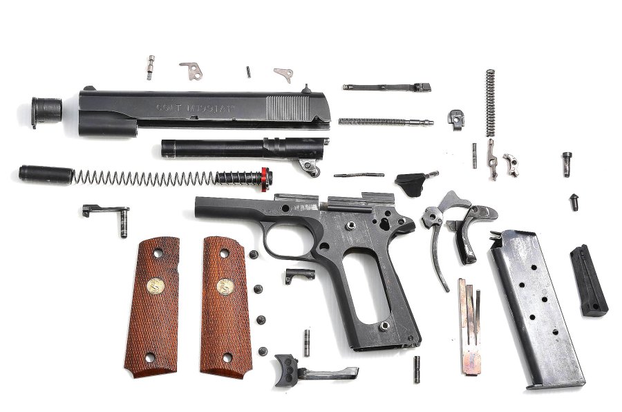 COLT 1911 Government .45 ACP komplett zerlegen COLT 1911 Government .45 ACP komplett zerlegen