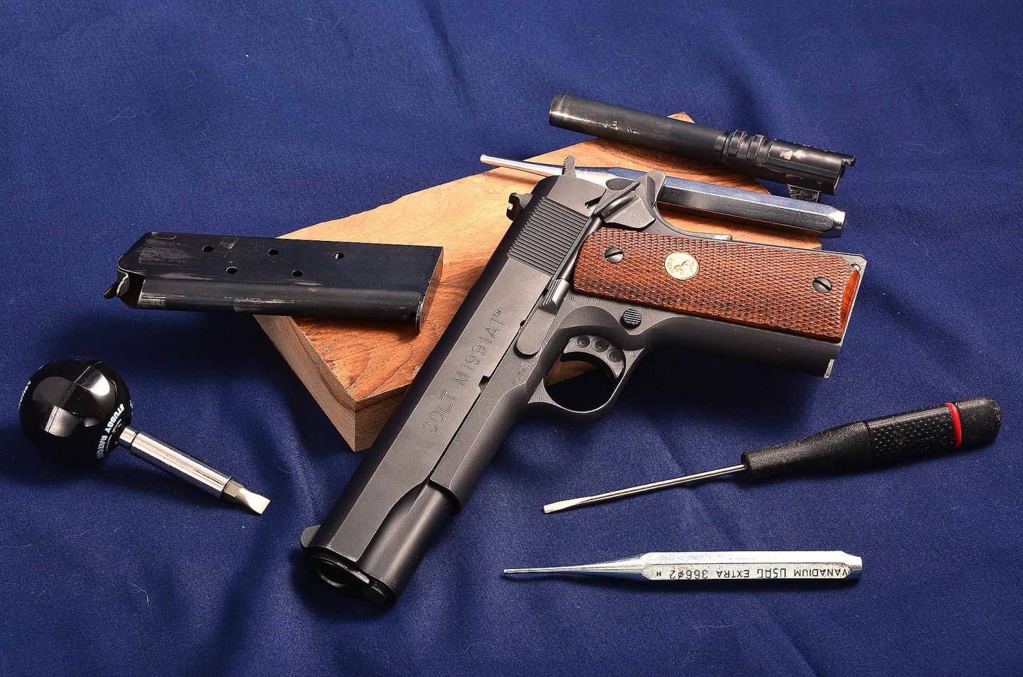COLT 1911 Government .45 ACP komplett zerlegen