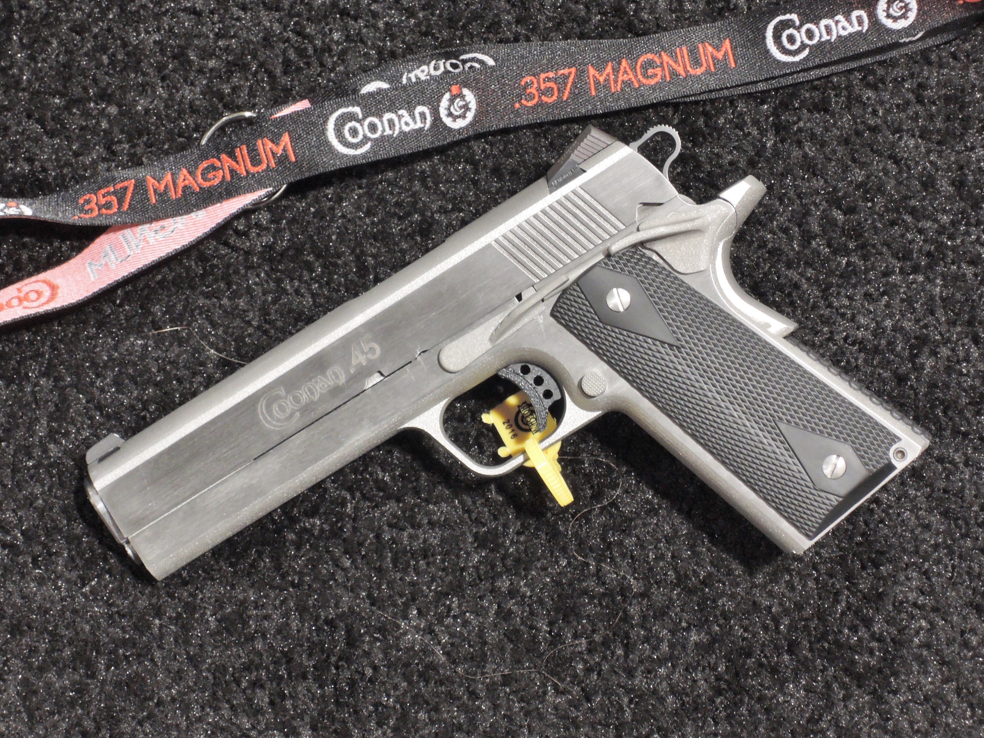 pistole: COONAN ARMS .45 ACP Pistole