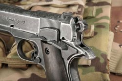 Test & Technik: Cuno Melcher 1911 Mod. Sport Schreckschusspistole Die Kimme der ME 1911 Schreckschusspistole