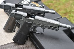 ME 1911 mod. Sport Schreckschusspistole im Test 1911er Pistole als Schreckschussmodell mit Metallteilen und Holzgriff