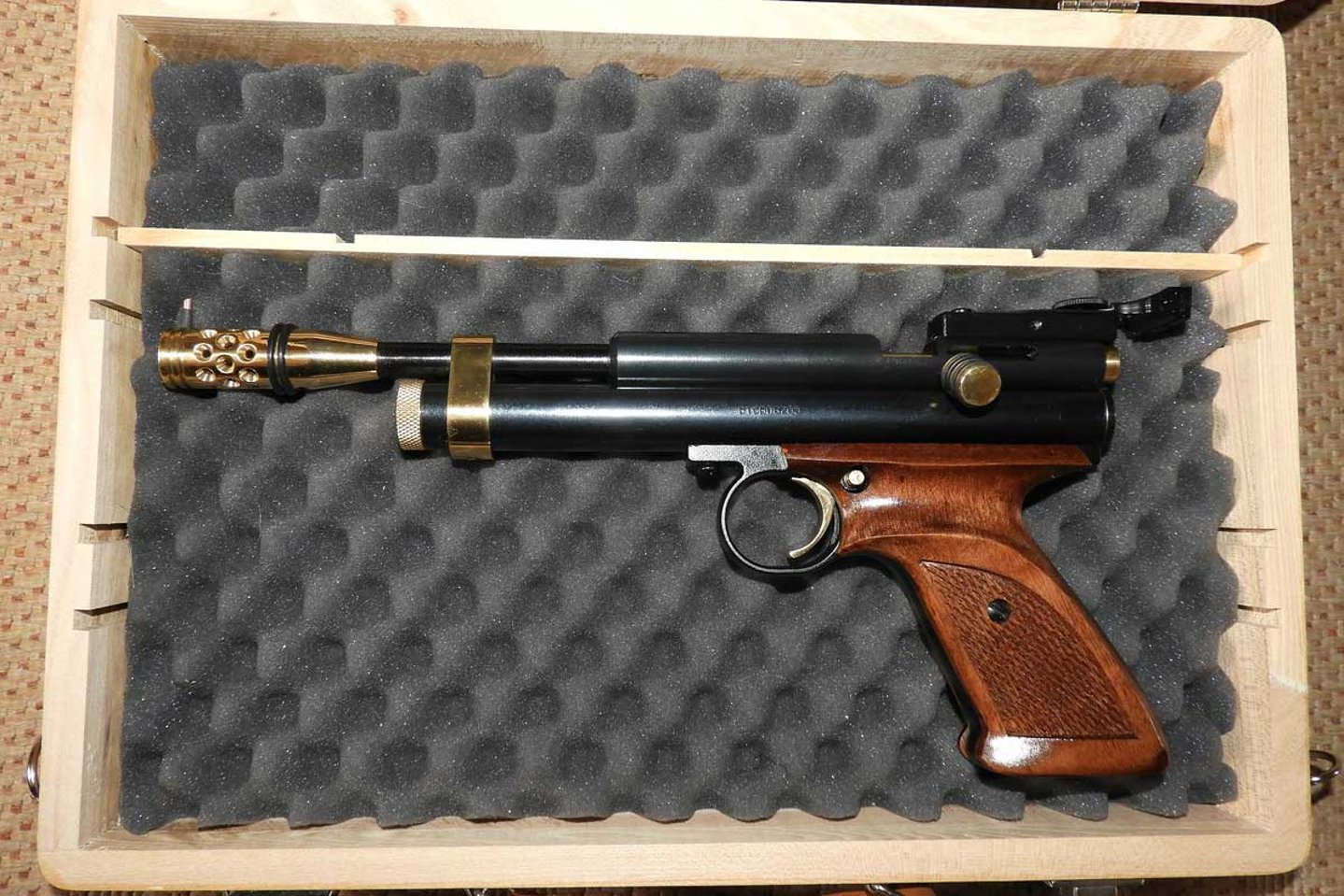 Test: Customizing Crosman 2240 Luftpistole Luftpistole Crosman 2240 mit Messing-Teilen