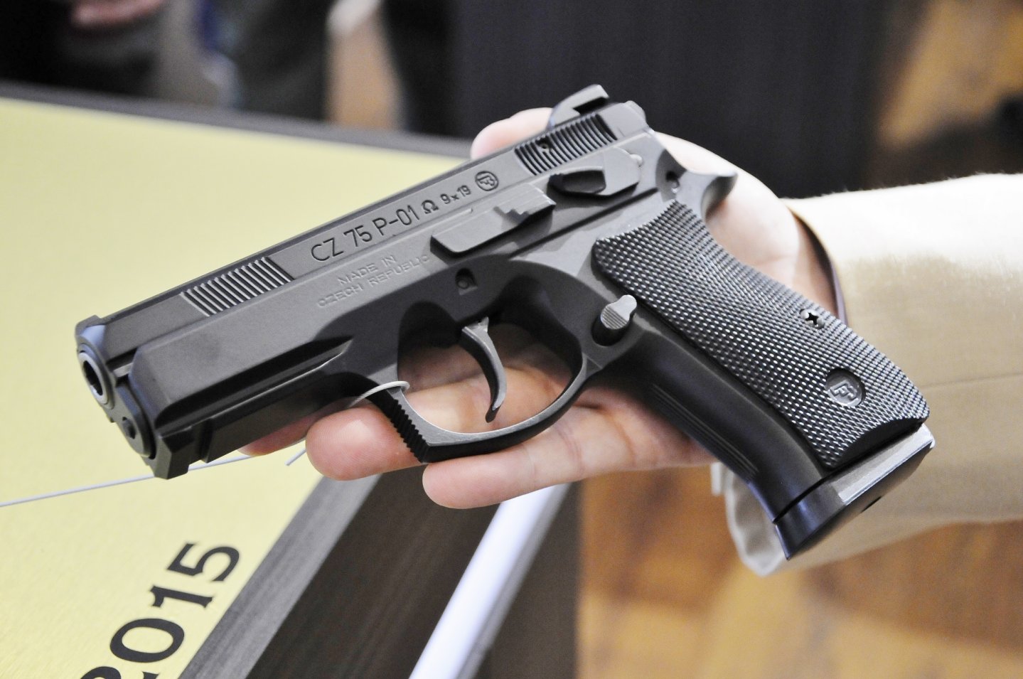 Halbautomatische Pistolen CZ-75 P01 Omega und CZ-75 TS Orange Halbautomatische Pistolen CZ-75 P01 Omega und CZ-75 TS Orange