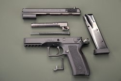Test: Ceská Zbrojovka CZ-75 SP-01 Phantom in 9 mm Luger