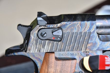 Magnum Research Desert Eagle XIX 6" Case Hardened in .44 Magnum Sicherung der halbautomatischen Pistole Desert Eagle XIX 6" Case Hardened von Magnum Research