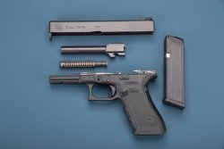 Eine zerlegte GLOCK 17 Gen4 in 9 mm Luger Eine zerlegte GLOCK 17 Gen4 in 9 mm Luger