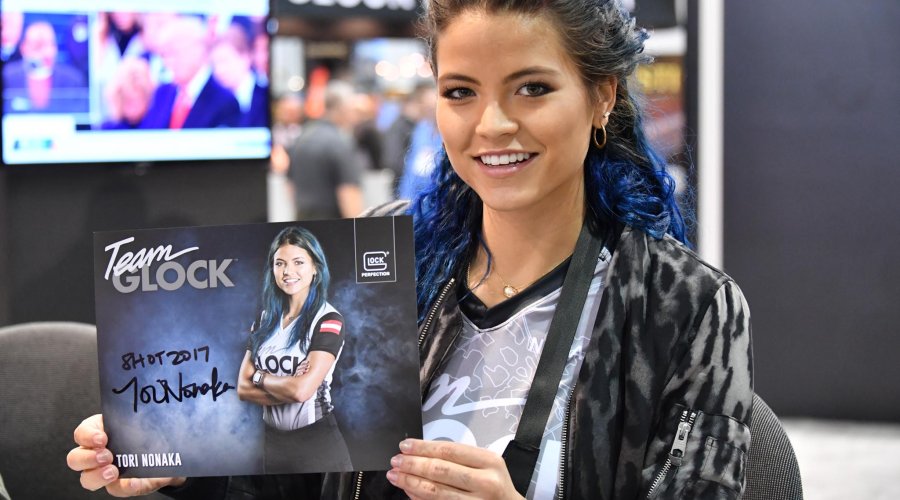 Team GLOCK Schützin Tori Nonaka auf der SHOT Show 2017