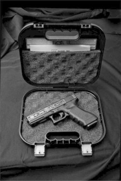 GLOCK auf der IWA 2018: die Geheimnisse hinter dem Erfolg GLOCK 22 aus der Sammlung von Gaston Glock in Waffenkoffer
