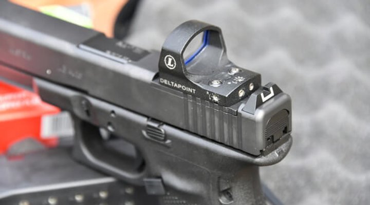 GLOCK Pistole der MOS-Serie mit Zieloptik von Leupold