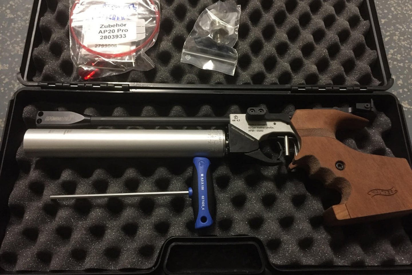 Testbericht: Pressluftpistole Hämmerli AP20 Pro Pressluftpistole Hämmerli AP20 Pro im Verpackungskoffer mit Zubehör