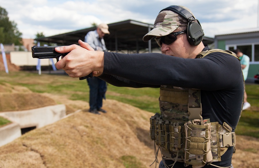 kalashnikov: Kalaschnikow stellt neue Pistole Lebedev PL14 vor kalashnikov: Kalaschnikow stellt neue Pistole Lebedev PL14 vor