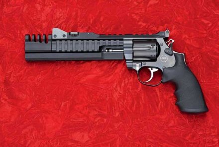 Korth Super Sport 1400 in .357 Magnum Korth Super Sport 1400 in .357 Magnum in Seitenansicht von links