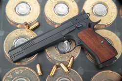 Longslide-Pistolen in .45 ACP – Ceska Zbrojovka CZ 97 Sport Longslide-Pistolen in .45 ACP – Ceska Zbrojovka CZ 97 Sport