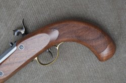 Pedersoli Continental Target: ein Vorderlader für alle Griff der Pedersoli Continental Target