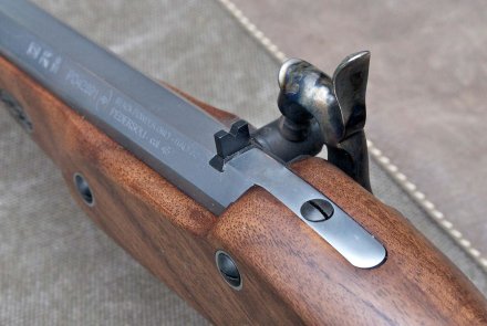 Pedersoli Continental Target: ein Vorderlader für alle Rückansicht der Pedersoli Continental Target.