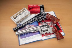 Revolver für Einsteiger: Tipps für die richtige Wahl der Waffe Revolver mit extralangen Läufen und passender Munition für Sportschützen