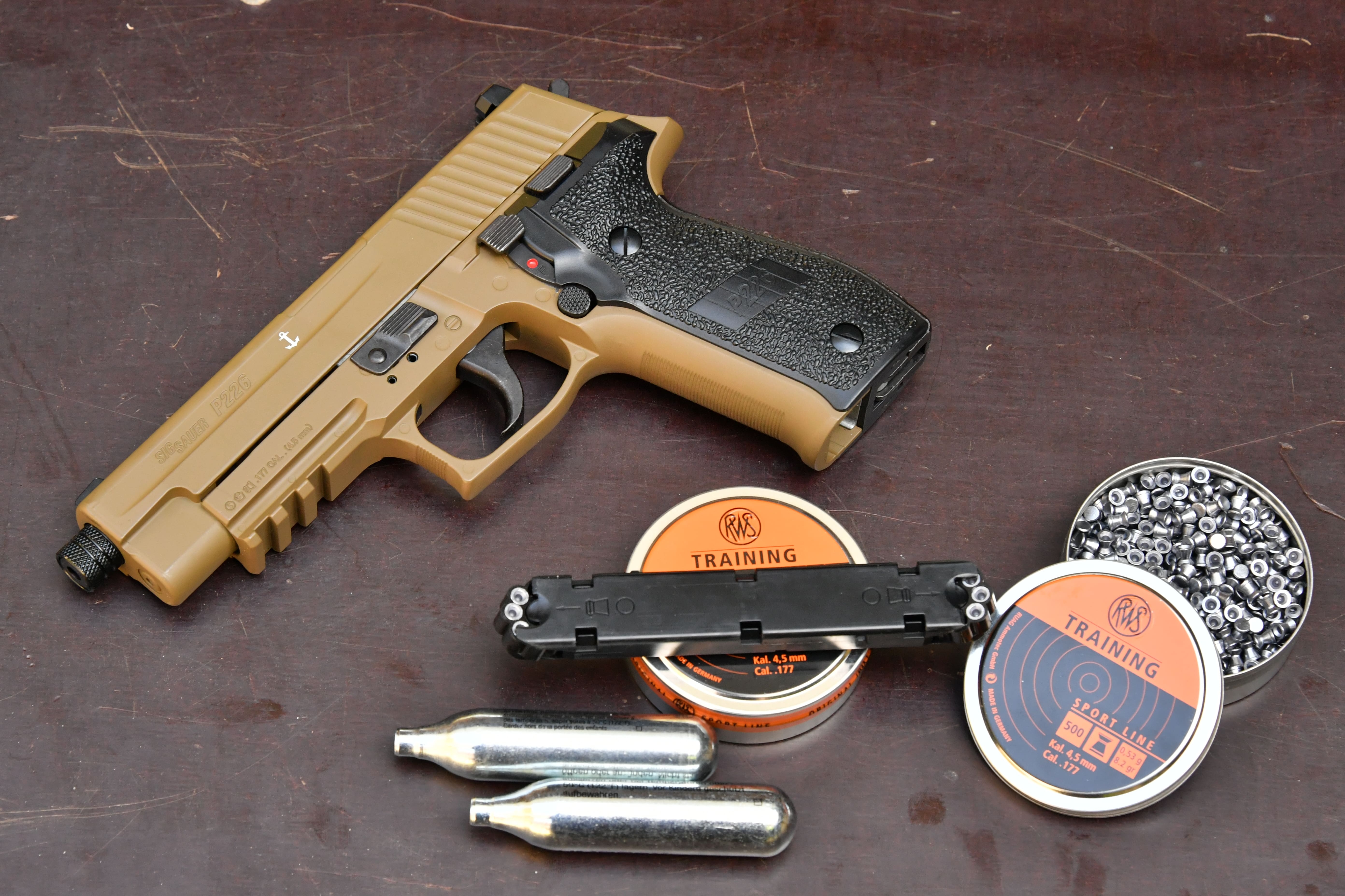 sig-sauer: Fieldtest und Video: SIG Sauer P226 ASP - mit der neuen Druckluftpistole von GSG auf der Schießbahn