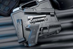 Test & Technik: SIG Sauer P 226 LDC II Tacops SIG Sauer P226 LDC II Tacops mit Waffenkoffer und Zubehör