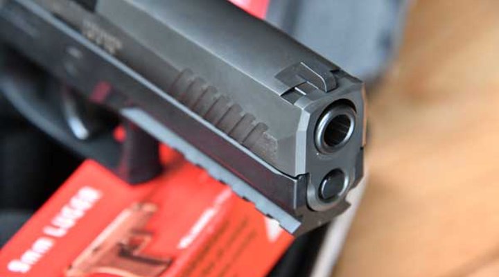 Laufmündung der SIG Sauer P320 Pistole