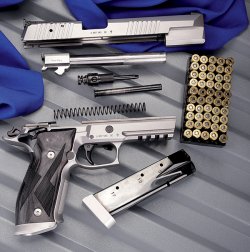 VISIER Special 76 - Test: SIG Sauer X-Six Match in 9 mm Luger VISIER Special 76 - Test: SIG Sauer X-Six Match in 9 mm Luger