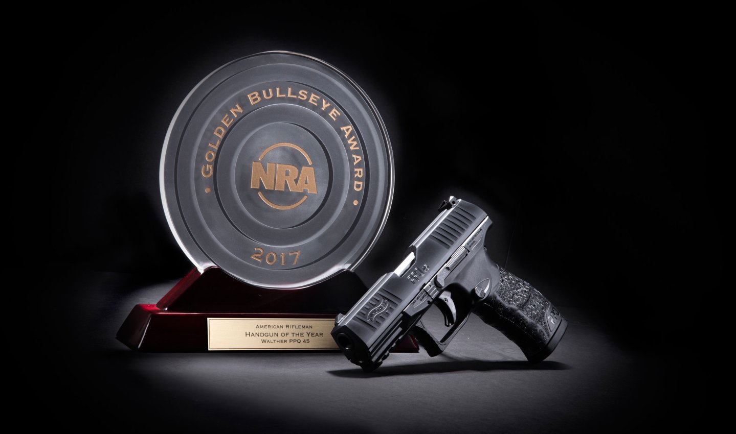 WALTHER PPQ45 als Pistole des Jahres WALTHER PPQ45 Pistole mit Auszeichnung