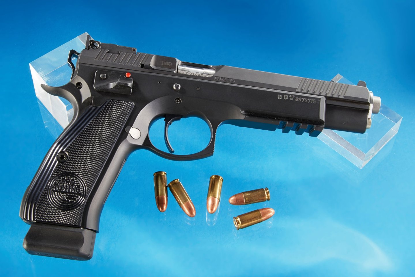 Großkaliberpistole für das sportliche Schießen im Test: Die CZ 75 Pro Tuning Taipan von Frankonia Die CZ 75 komplett von rechts.