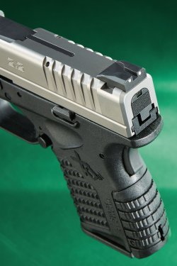Die subkompakte von HS Produkt: Was kann die Polymerpistole XDS-9 in 9mm Luger auf dem Schießstand? Kimme und Griffrillen der XDS-9.