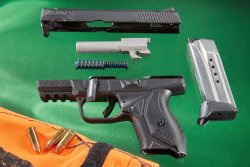 Kompakte Polymerpistole im Test: Was kann die Ruger American Pistol Compact im Kaliber 9 mm Luger? Die zerlegte Ruger American Pistol.