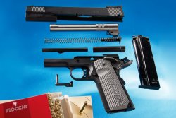 9mm, 1911er, Custom: STP Sparta 6.0. Die Matchpistole für den kleinen Geldbeutel? Diezerlegte 9mm-STP mit Munition im Vordergrund.