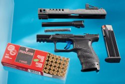 High-End Matchpistole im Test: Was kann die Walther Q5 M2 Match Combo im Kaliber 9mm Luger? Die Walther Q5 M2 Match Combo in zerlegtem Zustand.