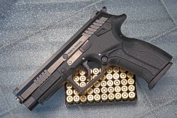 Vergleich: Acht Selbstladepistolen in 9 mm Luger Vergleich: Acht Selbstladepistolen in 9 mm Luger