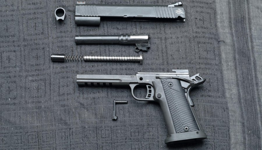 2011er für unter 1.300 Euro im Test: Armscor Tac Ultra FS HC in 9 mm Luger und .45 Auto Zerlegte Armscor Tac Ultra FS HC im Detail.