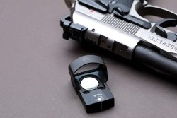 Beretta 92X Performance: Die Defensive-Variante der sportlichen Selbstladepistole im Test Burris Fast Fire IV.