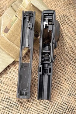 Test & Technik: Beretta APX in 9 mm Luger Beretta APX Verschluss links Griffstück rechts von oben fotografiert