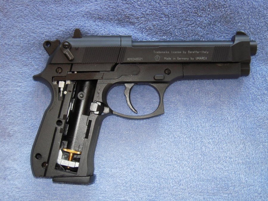Beretta M 92 FS: CO2-Pistole im User-Test Handling der Beretta CO2-Pistole