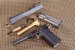 Caracal Lynx Sport im Kaliber 9 mm Luger: Zwei sportliche Pistolen im ausführlichen Test Demontage der Caracal Lynx.