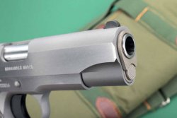Test: Colt Commander Pistole in .45 ACP Die Frontseite des Colt Commanders