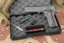 Test & Technik: Cuno Melcher 1911 Mod. Sport Schreckschusspistole Die Schreckschusspistole ME 1911 im Koffer