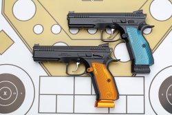 Legende CZ 75: Der 50. Geburtstag der tschechischen Selbstladepistole – Geschichte und aktuelle Varianten CZ Shadow 2, hier in der Standardversion und in der handgepassten CZ Shadow 2 Orange-Ausführung.