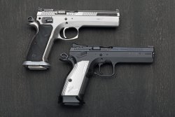 Legende CZ 75: Der 50. Geburtstag der tschechischen Selbstladepistole – Geschichte und aktuelle Varianten Tactical Sports-Serie von CZ CZ 75 TS IPSC (oben in modifizierter Ausführung mit Hartstoffbeschichtung) darunter die 2020 erschienene CZ TS 2.
