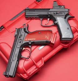 Legende CZ 75: Der 50. Geburtstag der tschechischen Selbstladepistole – Geschichte und aktuelle Varianten AKAH-Sondermodell CZ Shadow 2 Hot Red mit Single-Action-Abzug.