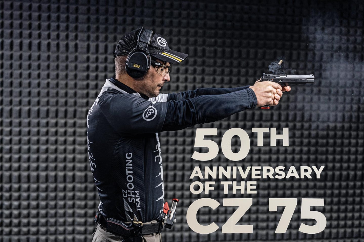 Legende CZ 75: Der 50. Geburtstag der tschechischen Selbstladepistole – Geschichte und aktuelle Varianten Eric Grauffel mit CZ 75.