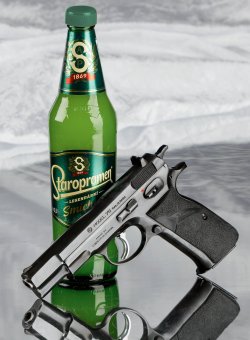 Klassische Pistole für Sport und Praxis: die Česká Zbrojovka (CZ) 75 und ihre weltweiten Ableger Die CZ 75 von links