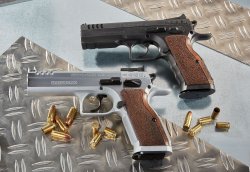 Pistolenklassiker für Sport und Praxis: Die Česká Zbrojovka (CZ) 75 und ihre weltweiten Ableger Die IPSC Production Class von links