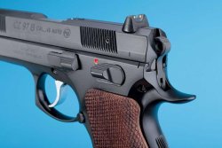 Test: CZ 97 B Pistole im Kaliber .45 ACP Kimme der CZ 97 B