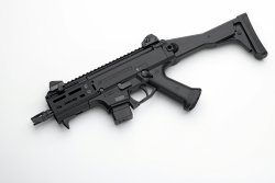 Pistolenkarabiner im Test: CZ Scorpion EVO3 S2 Micro im Kaliber 9 mm Luger CZ Scorpion EVO3 S2 Micro mit eingeklappter Schulterstütze.